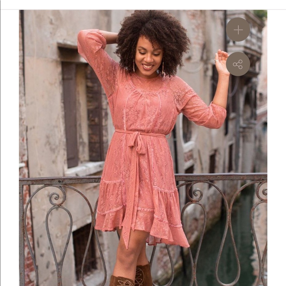 Joyfolie coral flowy midi lace dress size small